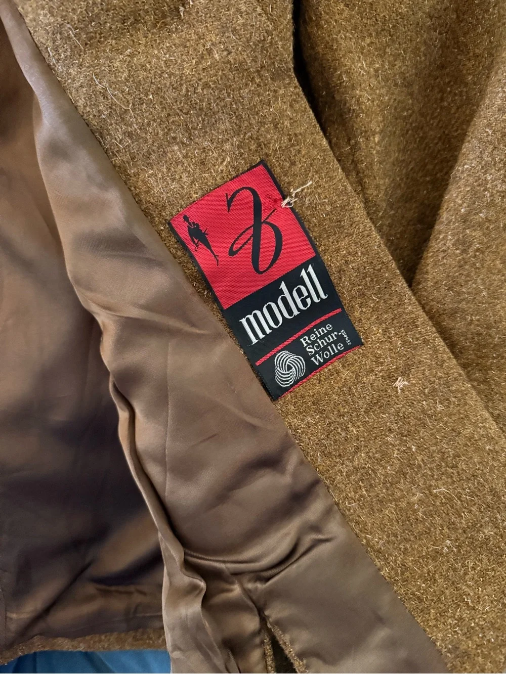 Modell Reine Schur wolle vintage European pure new wool brown coat. 70-80s. S-4